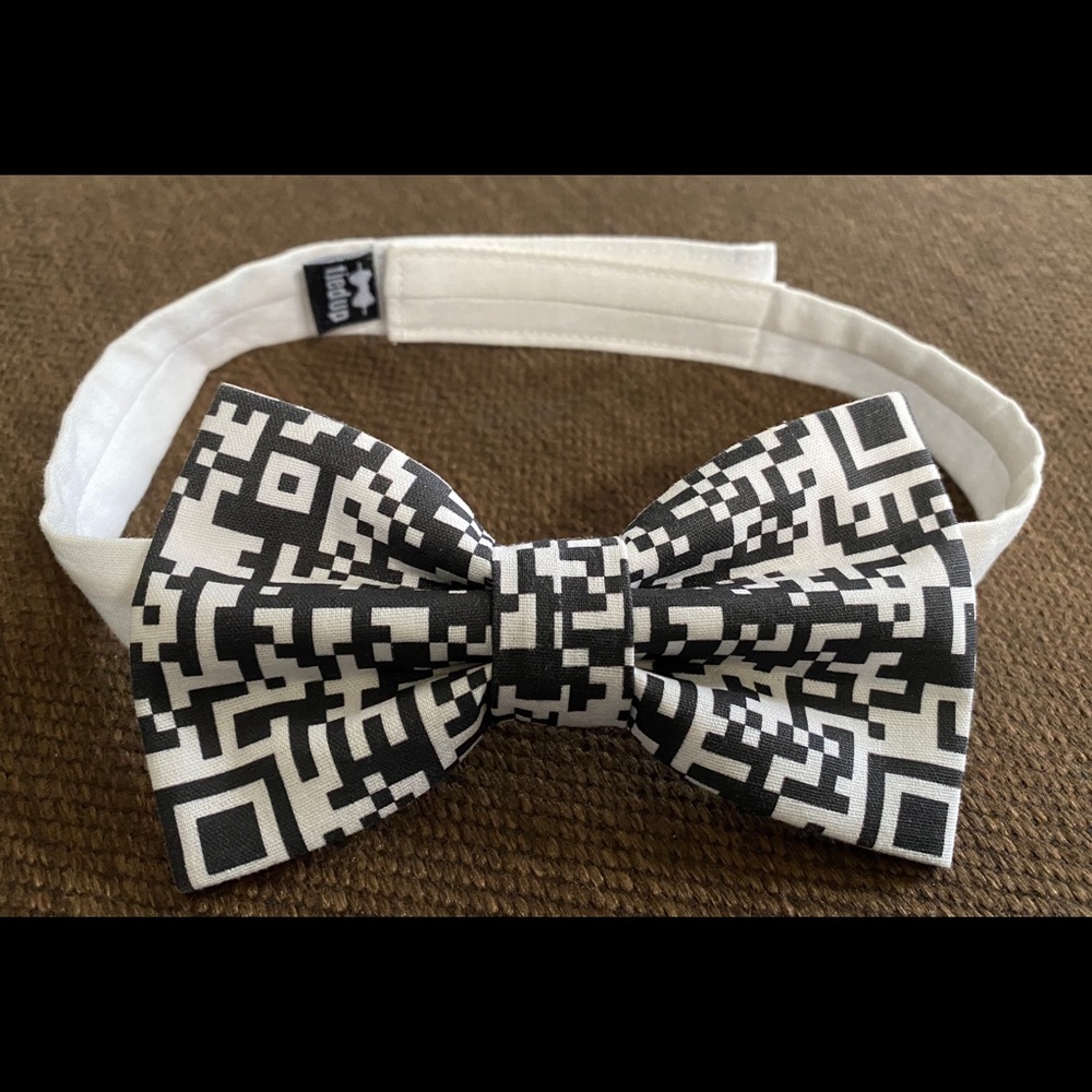 QR CODE BOW TIE, NWOT